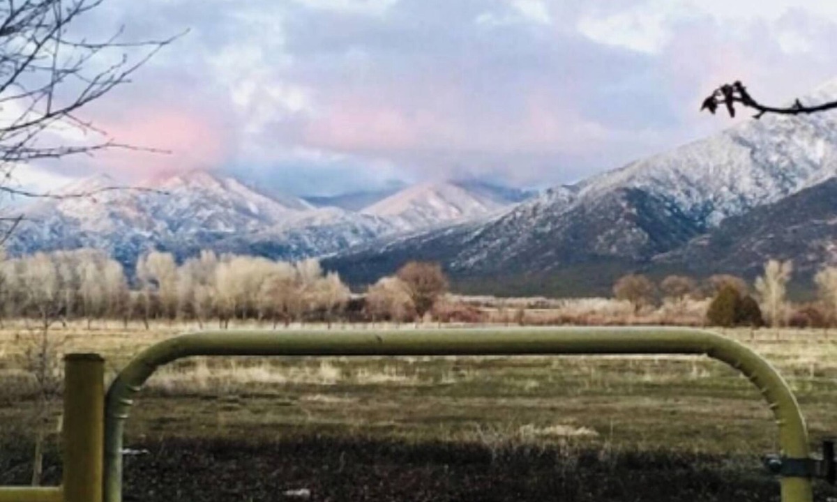 Taos House | Historic Cozy Adobe 2.9 miles to the Taos Plaza. Beautiful Mountain Views.