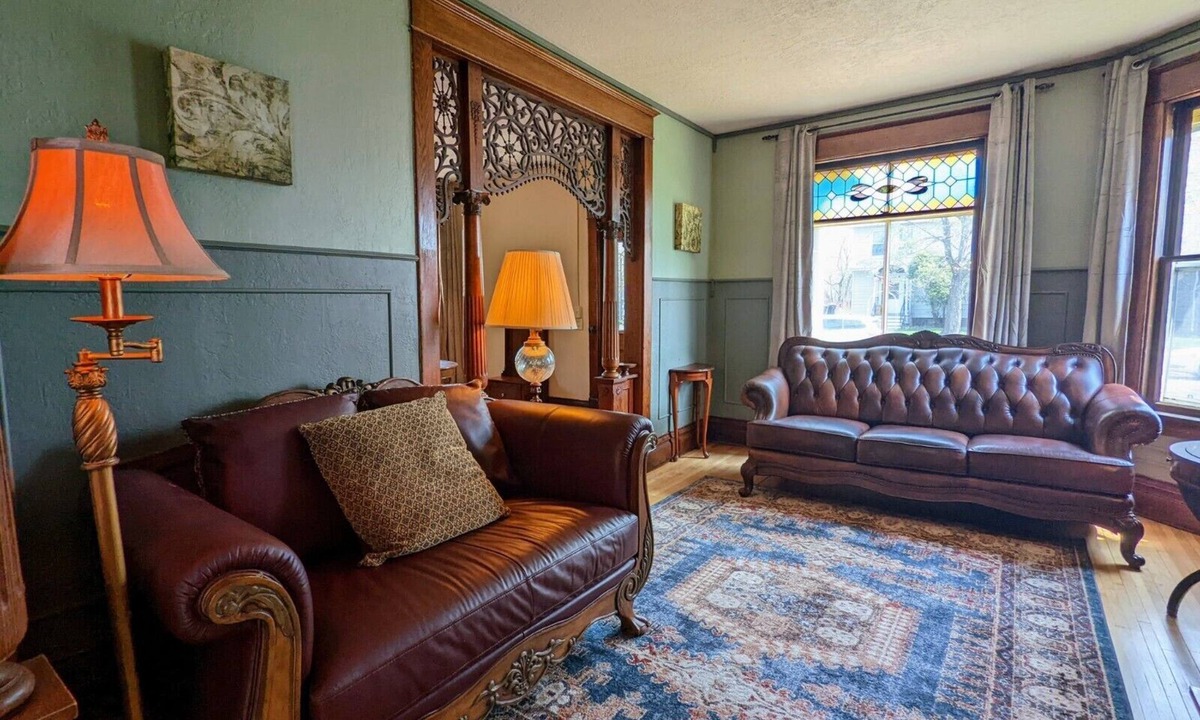 Superior House | Historic House | Sleeps 9 | 8 Minutes from Duluth