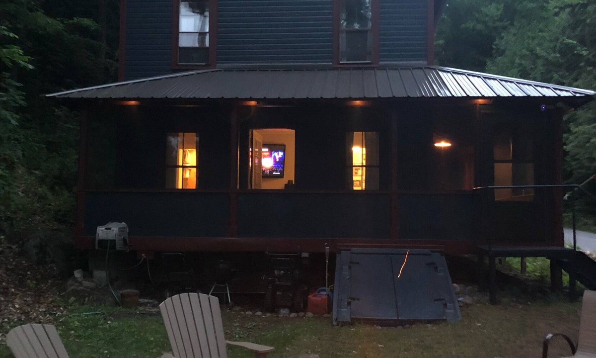 Star Lake House | Historic Star Lake Cottage & Lake Lot