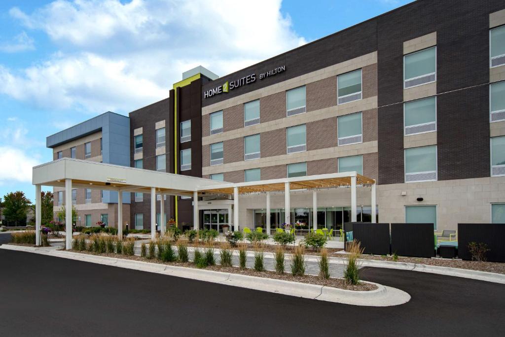 East Paris Hotel | Home2 Suites By Hilton Grand Rapids Airport