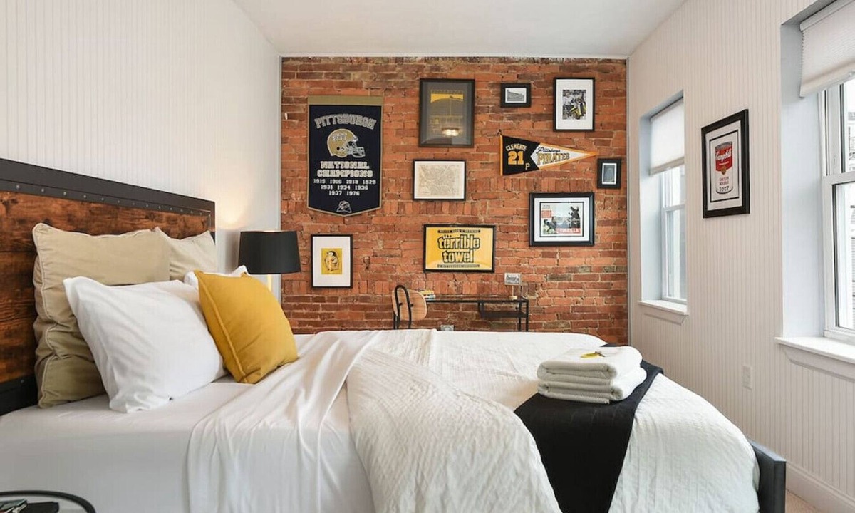 Lower Lawrenceville House | ★ HostWise Stays ★ Charming Lawrenceville · Industrial Vibes - Walkable