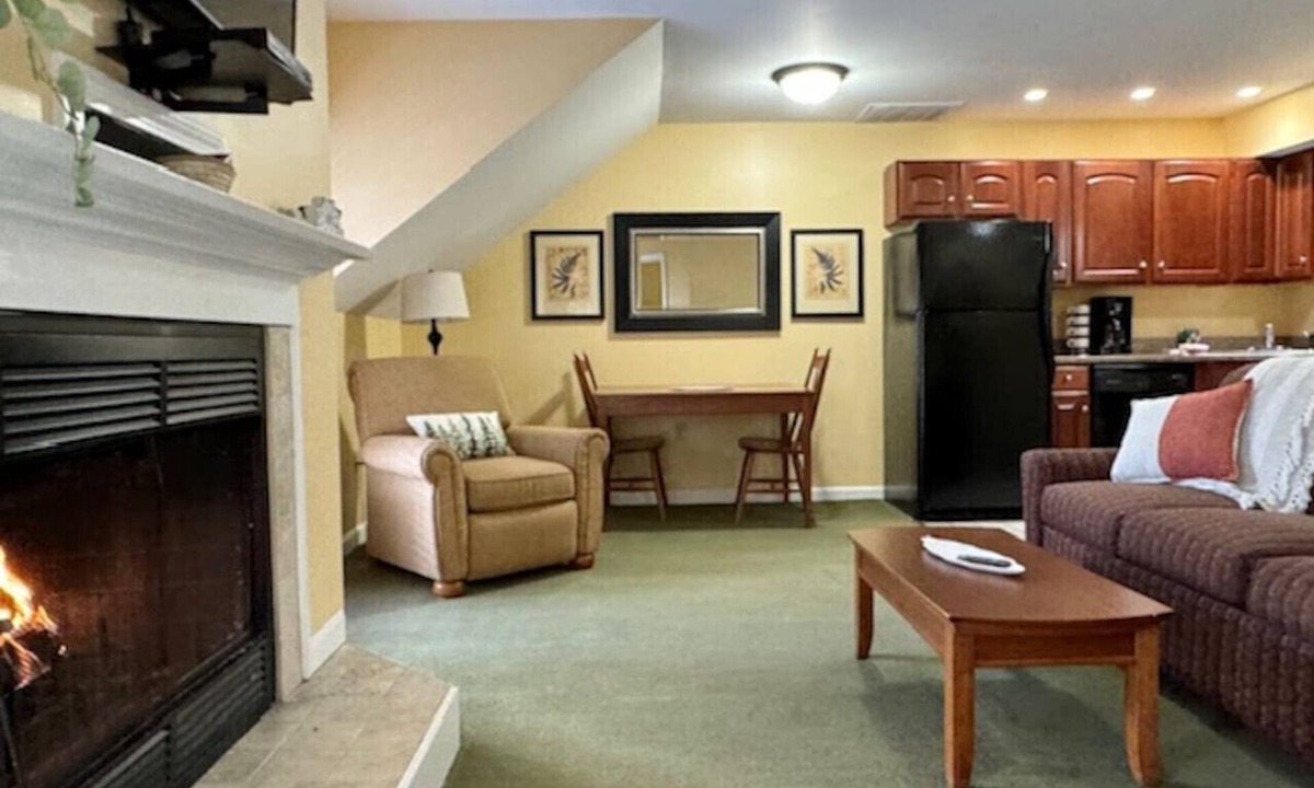 Francestown House | Hot Tub & Fireplace | Relax Near Ski & Golf