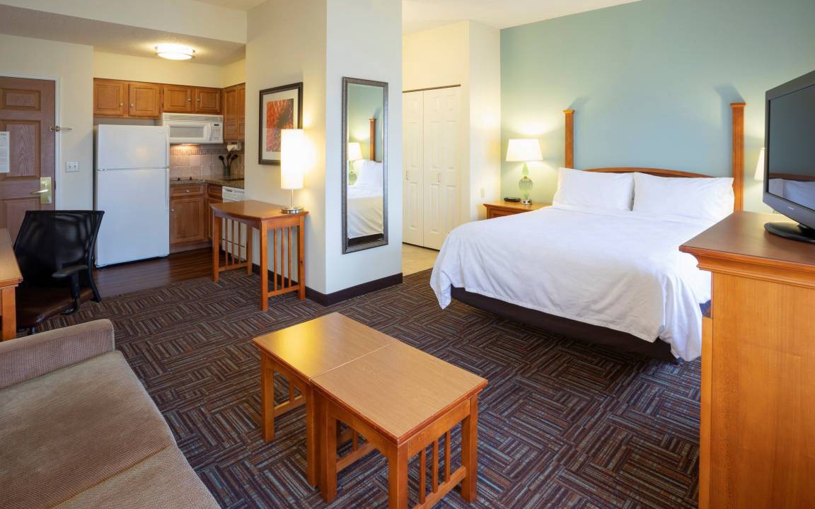 West Bloomington Hotel | Hotel ∙ 1 bedroom ∙ 4 guests