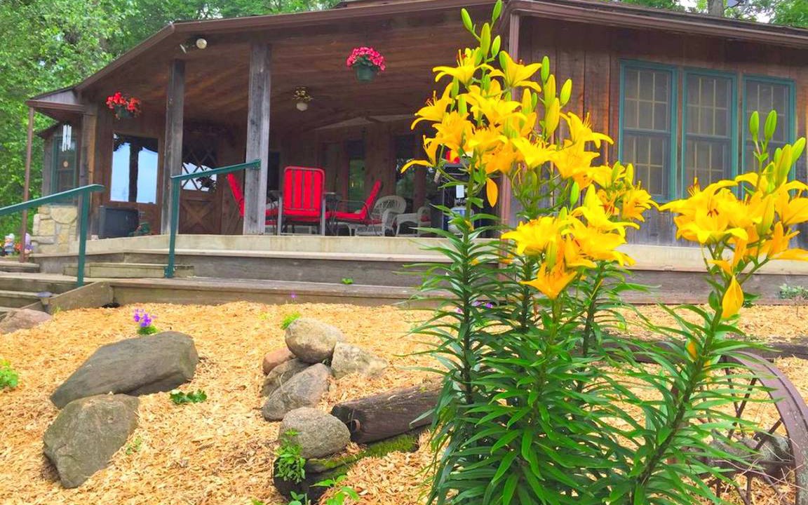 Decorah House | House ∙ 3 bedrooms ∙ 10 guests