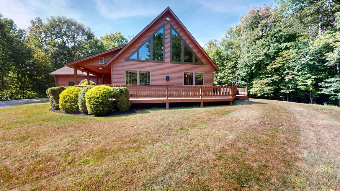 East Haven  Rutland County House | House ∙ 4 bedrooms ∙ 10 guests