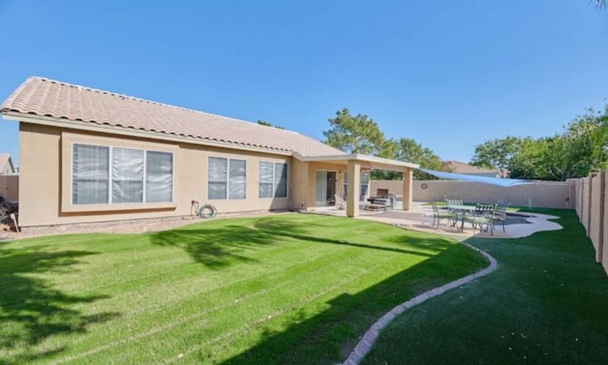 Gilbert House | House w/pool, mini golf, plenty of play area
