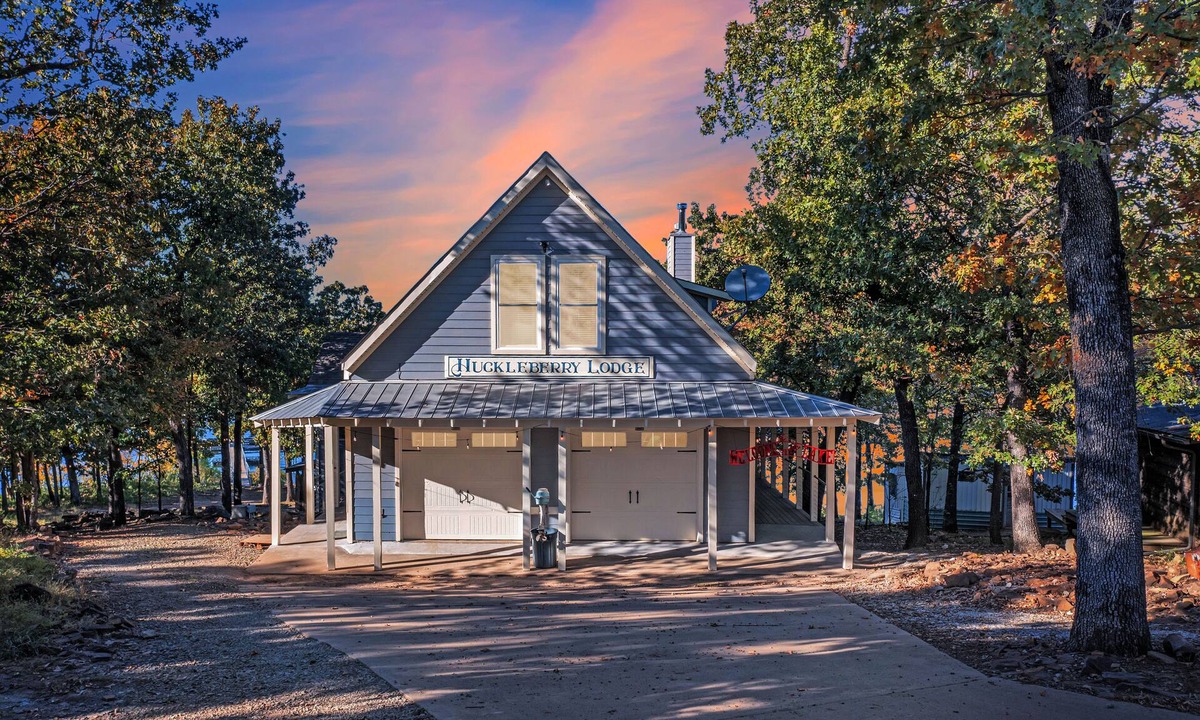 Hoyt House | Huckleberry Lodge on Lake Eufaula