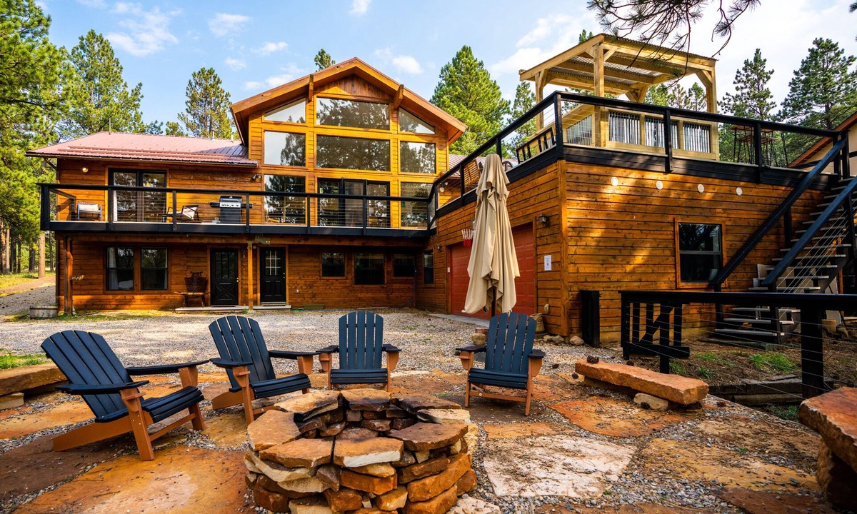 Angel Fire House | Huge Ski House on Golf Course - Hot Tub - Sleeps 16!