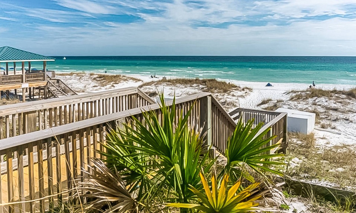 Miramar Beach Condo | Ideally-Located Coastal Condo w/Shared Pool, Hot Tub, Balcony, & Beach Access