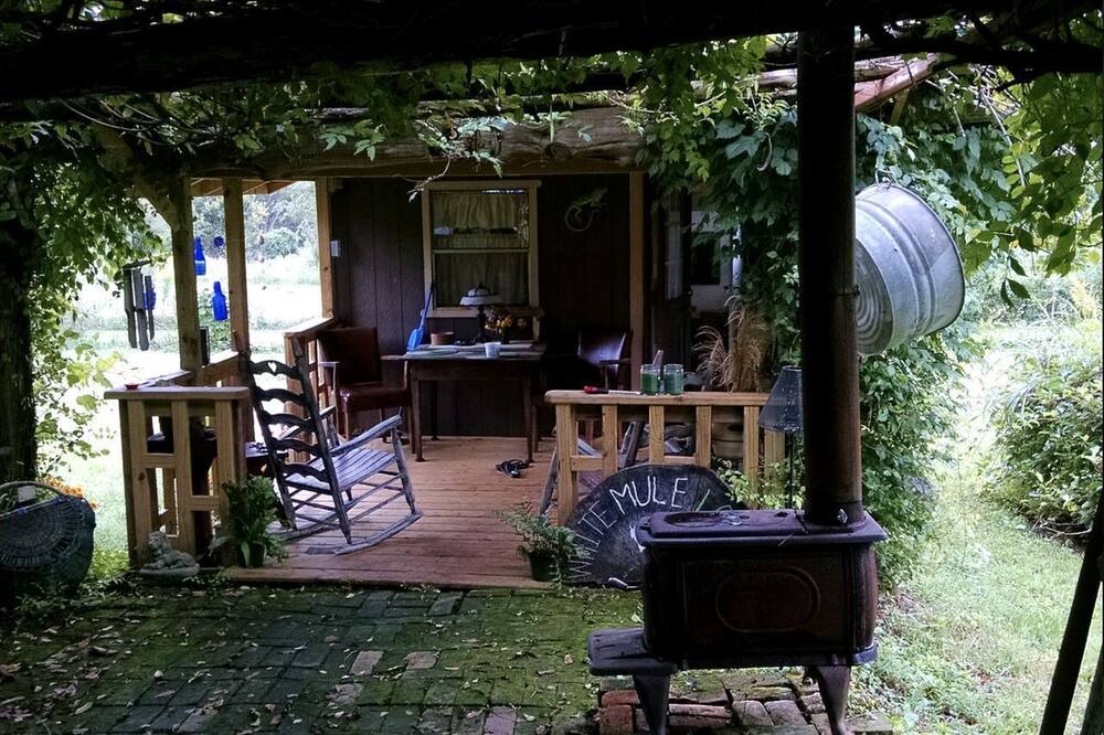 Sparta Cabin | Idyllic Tiny House Rental on a Peaceful Farm in Middle Tennessee