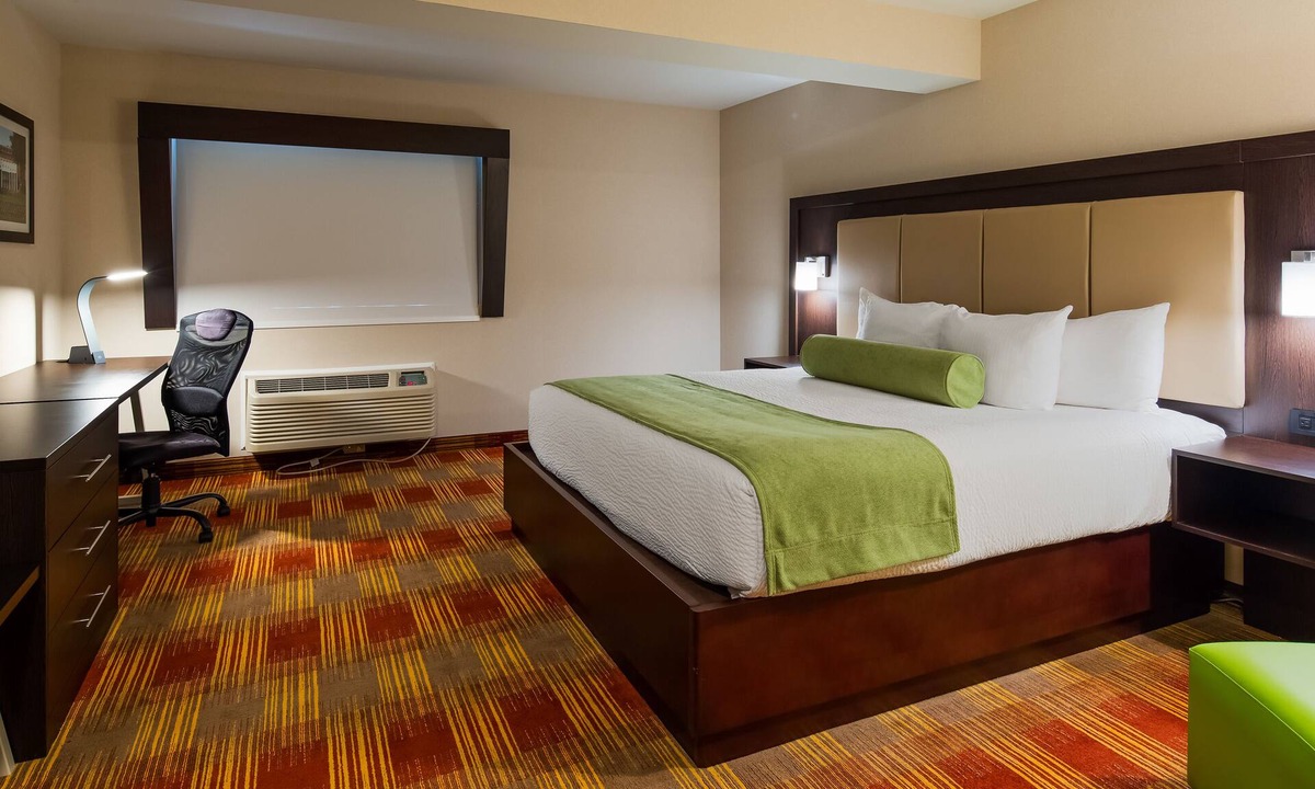 Mansfield Center Hotel | Inn on Storrs