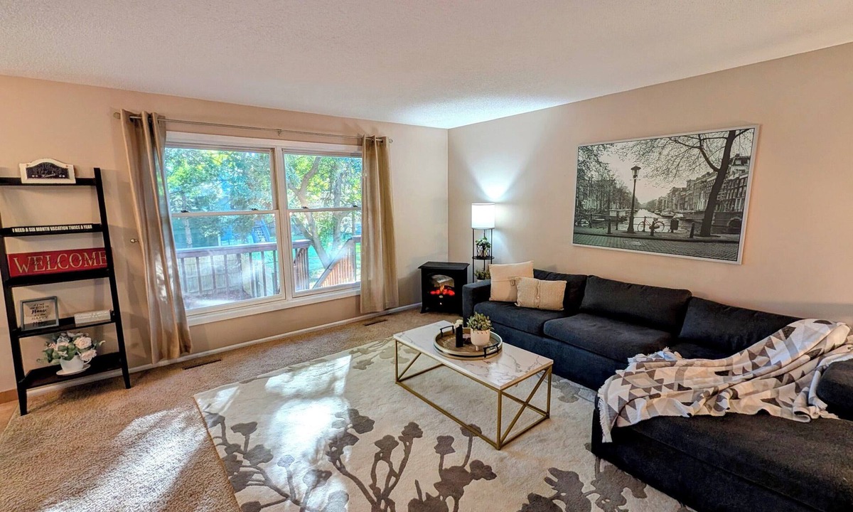Maple Grove House | Inviting Cozy House in the Heart of Maple Grove