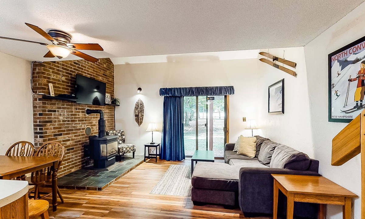 Bartlett Condo | Inviting Two-Story Condo w/Shared Indoor Pool, Game Room, & Mountain Views