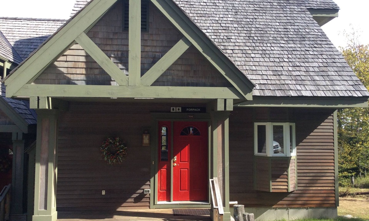 North Troy House | Jay Peak Resort - Luxury ski-In/ski-out - 5 bedroom, 4 bath end unit townhouse