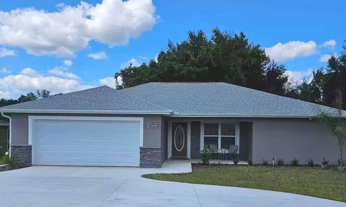 Ocala House | Julian's Flat- So close to WEC, OBS, FAST, & HITS! On W Hwy 40!