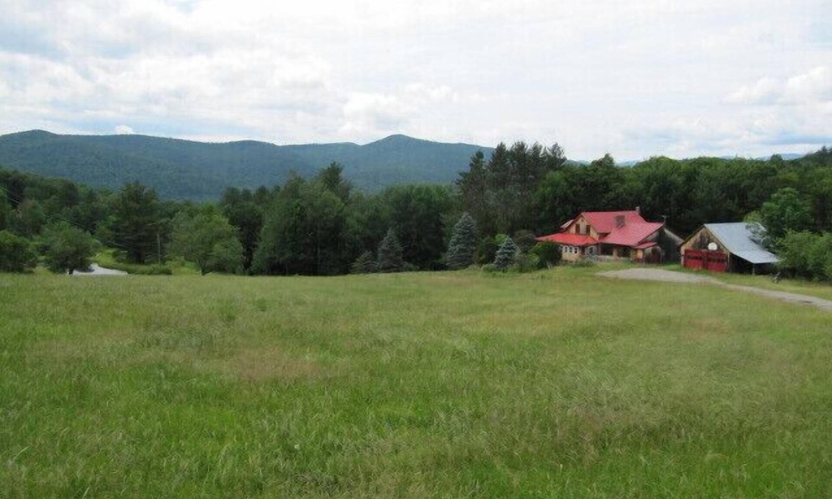 Rochester House | Killington, Pico, Sugarbush, Mad River Glen, Middlebury Snowbowl + many more