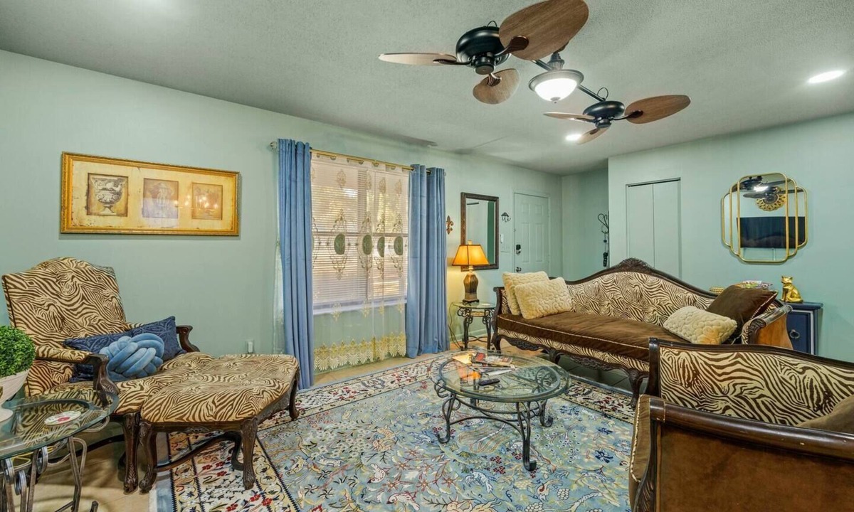 Tallahassee House | King Bed- Pets-Deck-BIG fence yrd