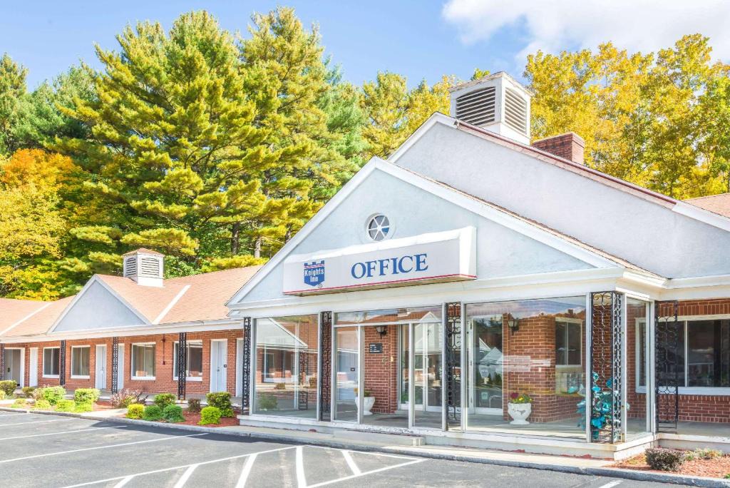 Lenox Hotel | Knights Inn Lenox