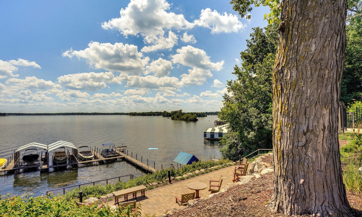 Navarre Condo | Lake Access & Community Pool: Cozy Condo in Mound