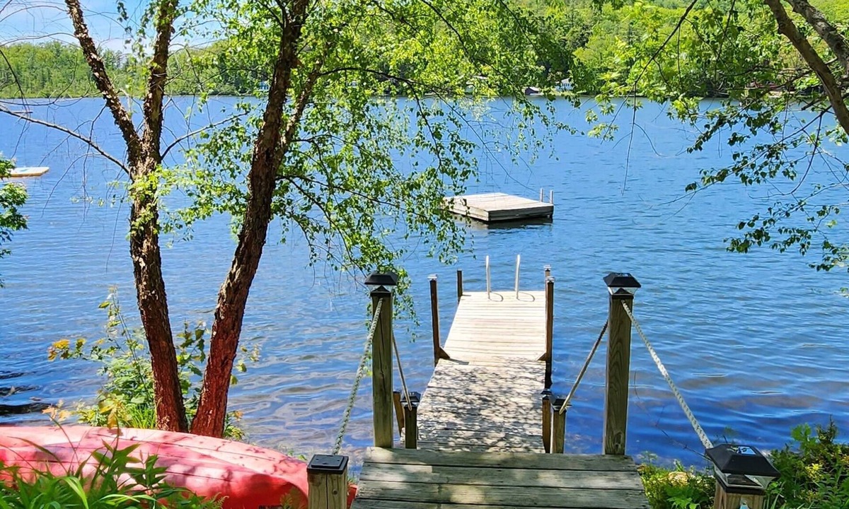 Woodsville House | LAKE HOUSE on the water w/2 kayaks, canoe, huge deck, swim raft, dock, fire pit