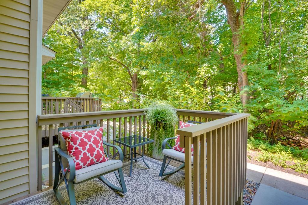 Navarre House | Lake Minnetonka Area Townhome Less Than 1 Mi to Boat Ramp!