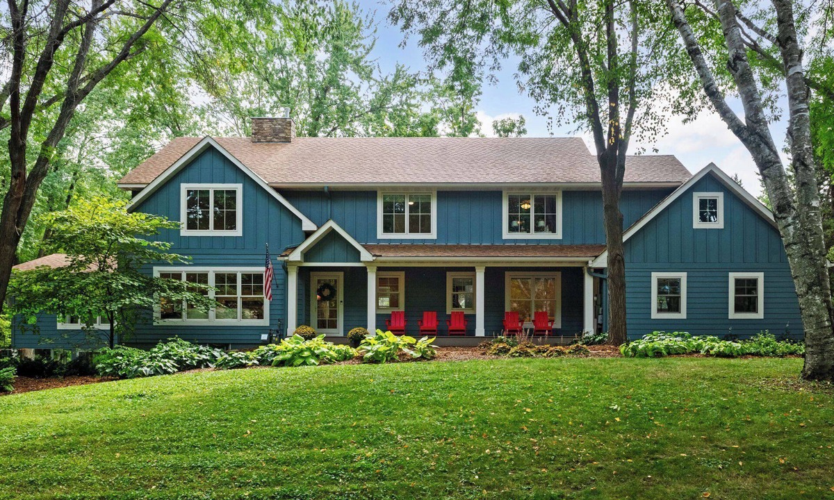Minnetonka Beach House | Lake Minnetonka time! Fireplace,games,beach!