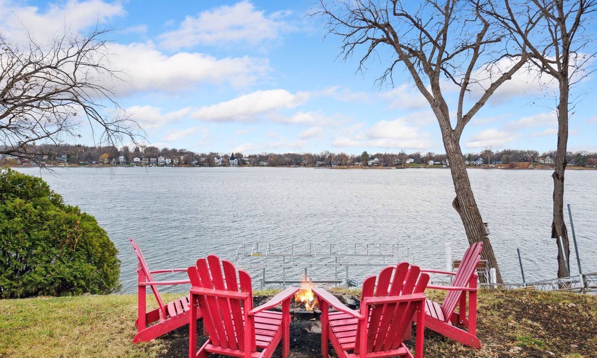 Mound House | LAKE MTKA Waterfront Modern Farmhouse Extended Stays