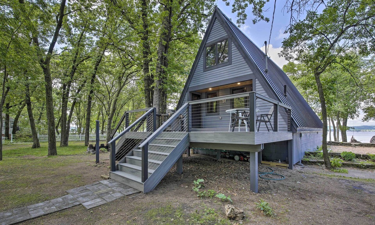 Stockholm Cottage | Lake Pepin Cottage w/Decks + Private Beach!