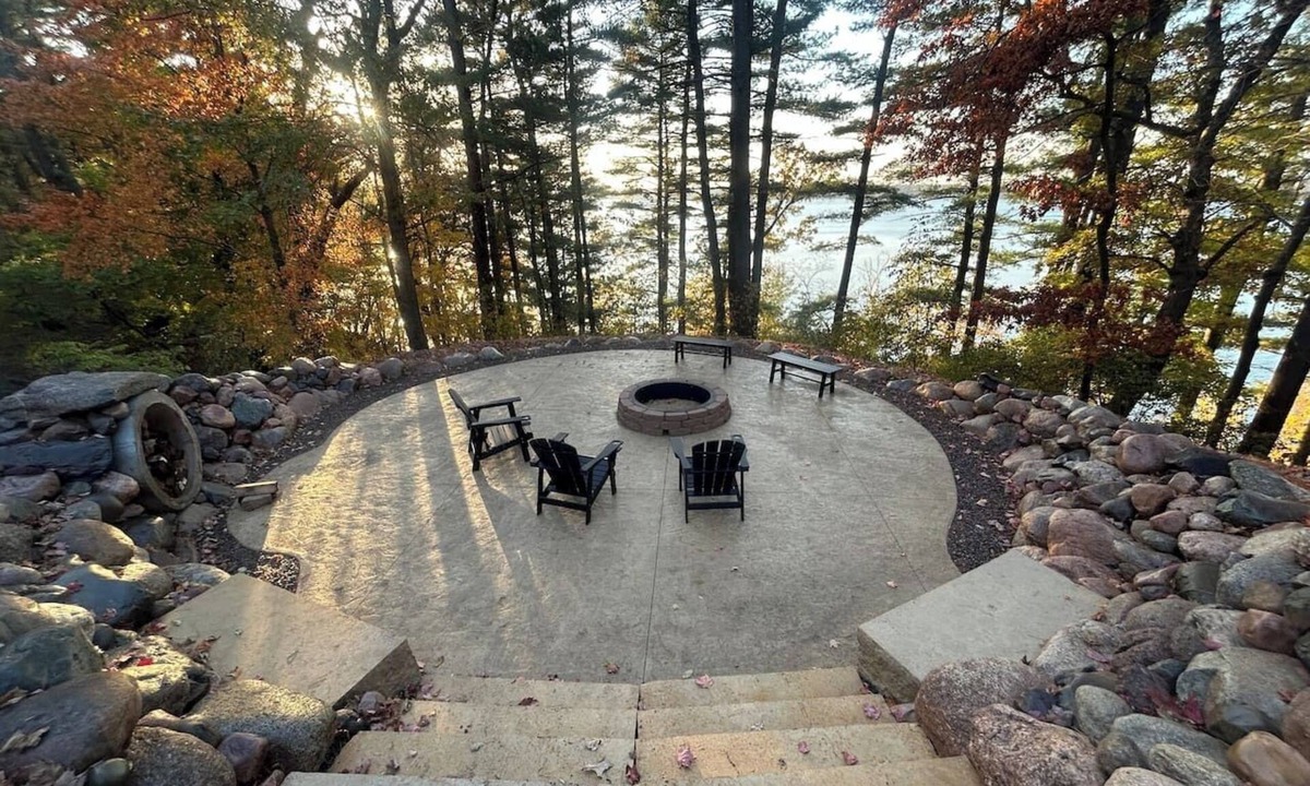 Menomonie House | Lake Retreat! Gorgeous sunset views & 2 fire pits!