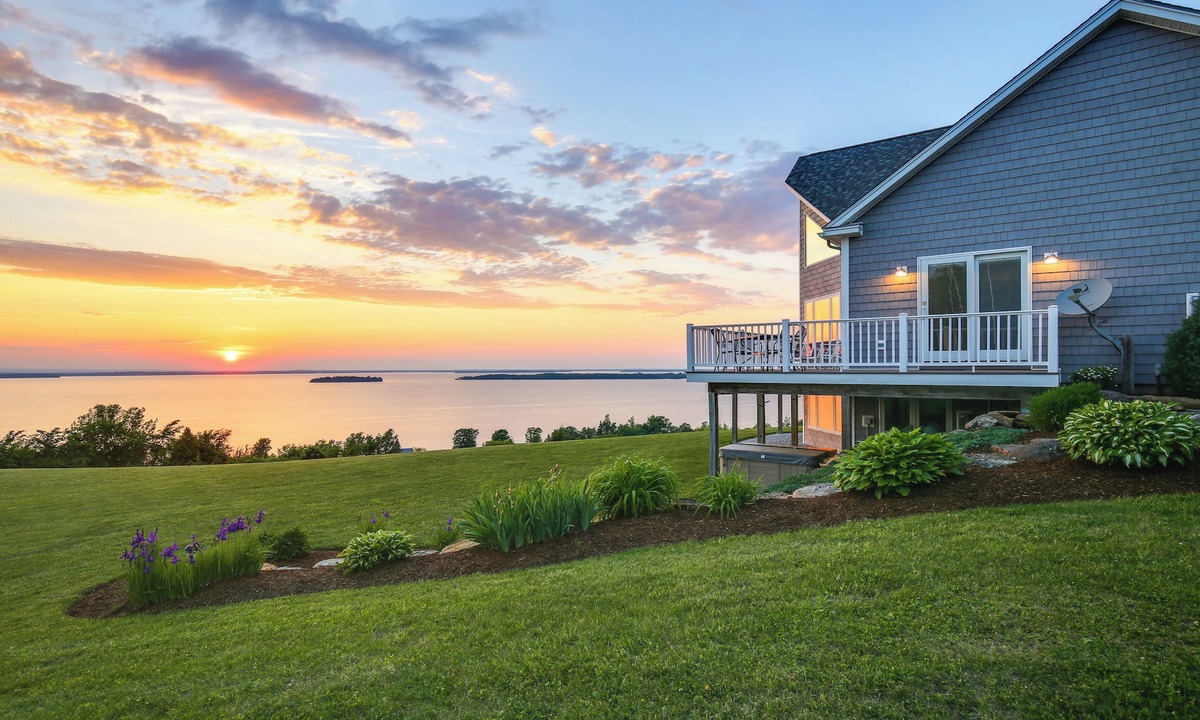 St. Albans House | Lake View Champlain Home w/Hot Tub & Sauna!