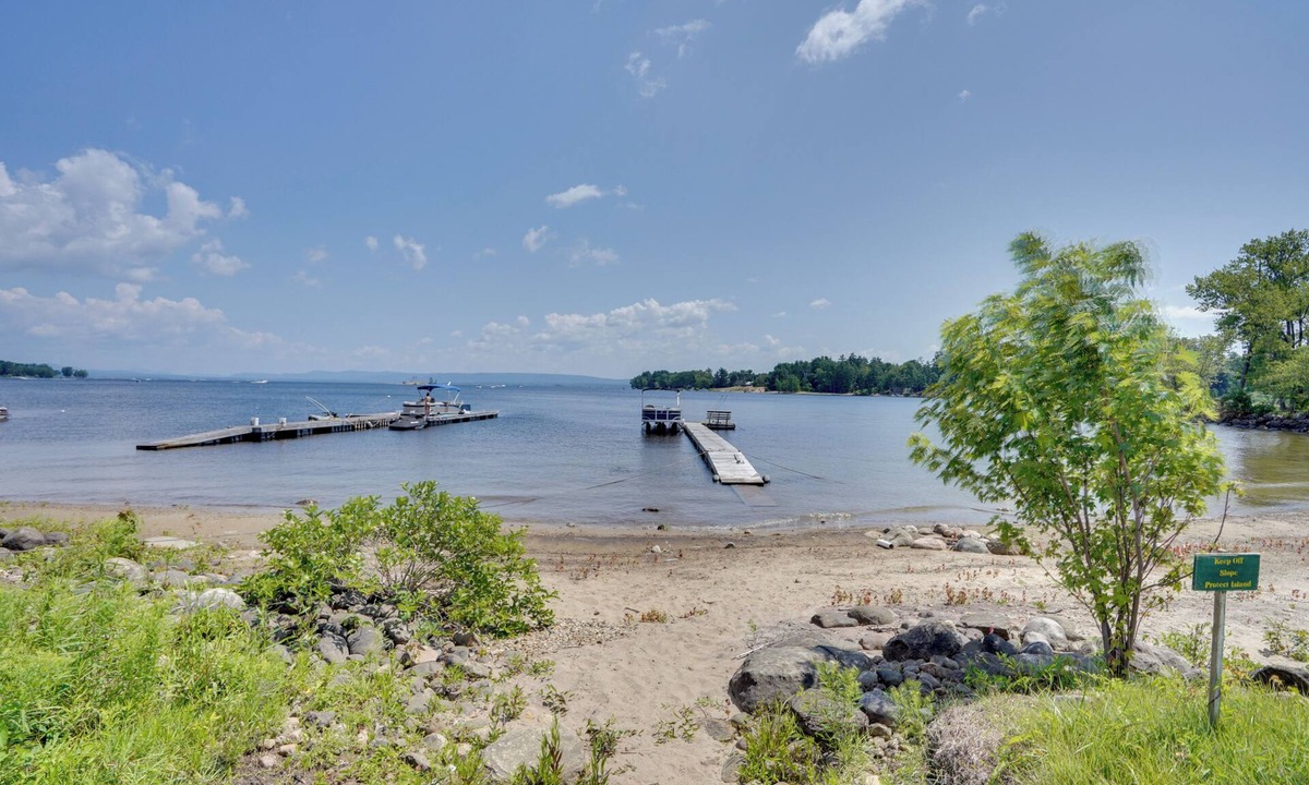 Gloversville House | Lakefront Gloversville Getaway w/Beach & Dock!