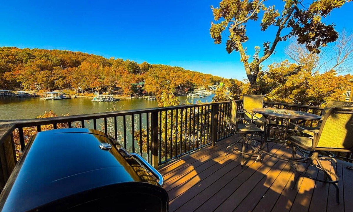 Osage Beach House | Lakefront Home-3BD/2.5BA/Dock/Grill/Firepit/Pool