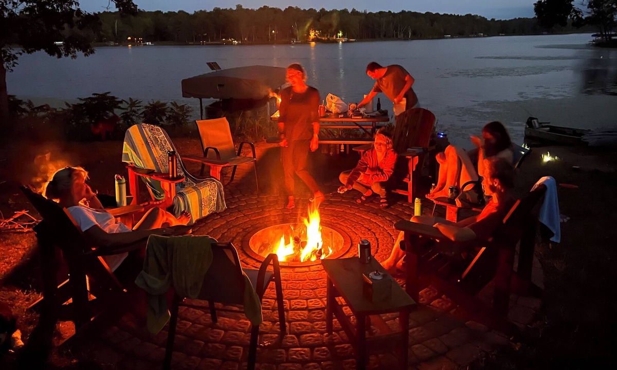 Deerwood House | Lakefront Home, lake views, 7 Queen Beds, Casual Elegance, Scrapbooking!
