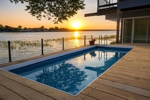 Azle House | Lakefront, Pool, TreeHouse, 10BR, GameRoom, Hottub