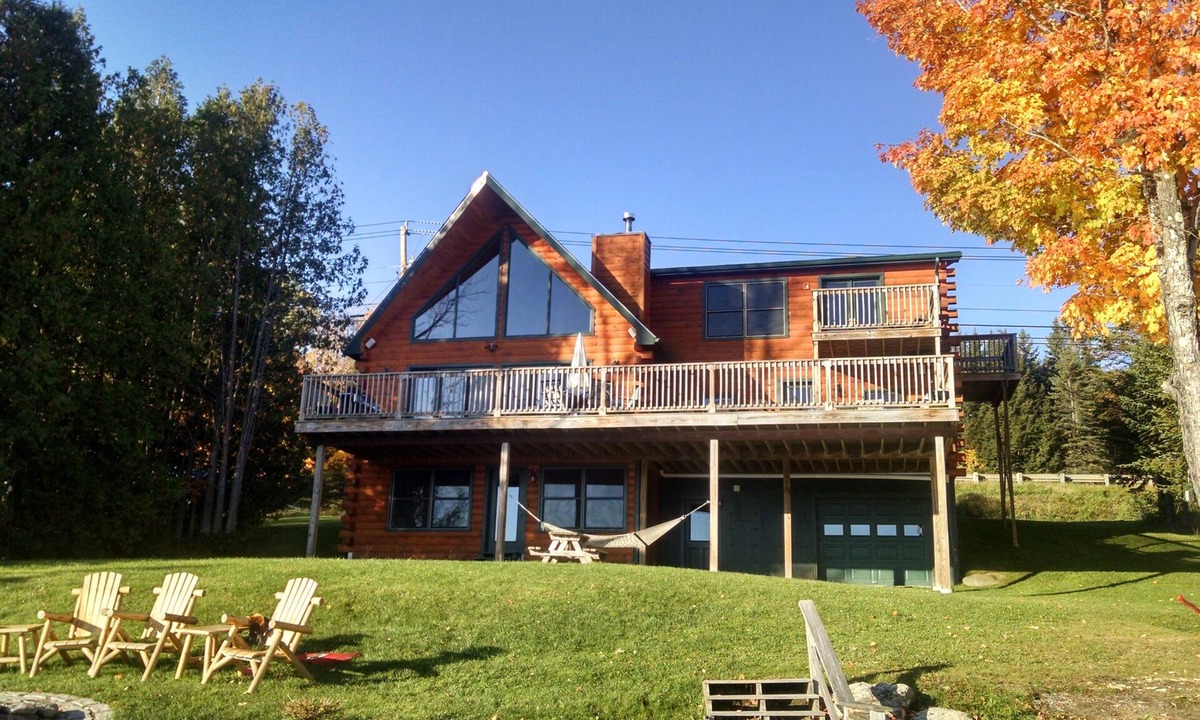 Derby House | Lakefront Vacation Home~get away~Hot tub on deck~Fish/Paddle~Kayaks/Canoes/2 SUP
