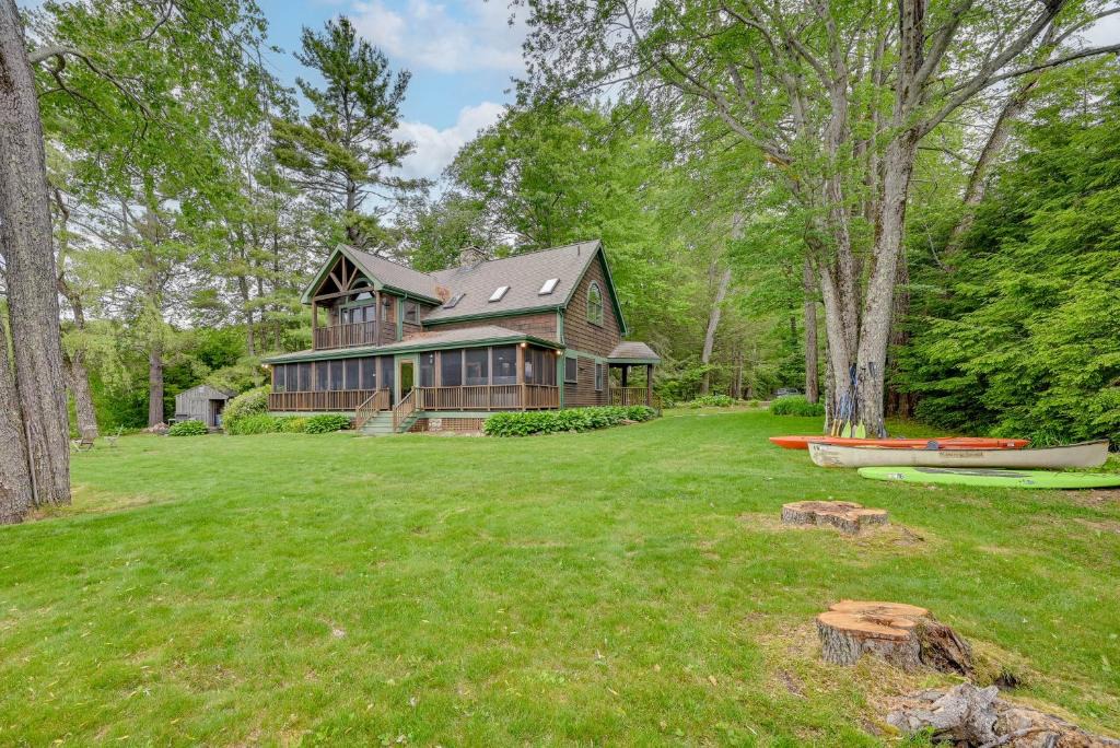 Westhampton House | Lakefront Westhampton Cabin with Beach and Kayaks!
