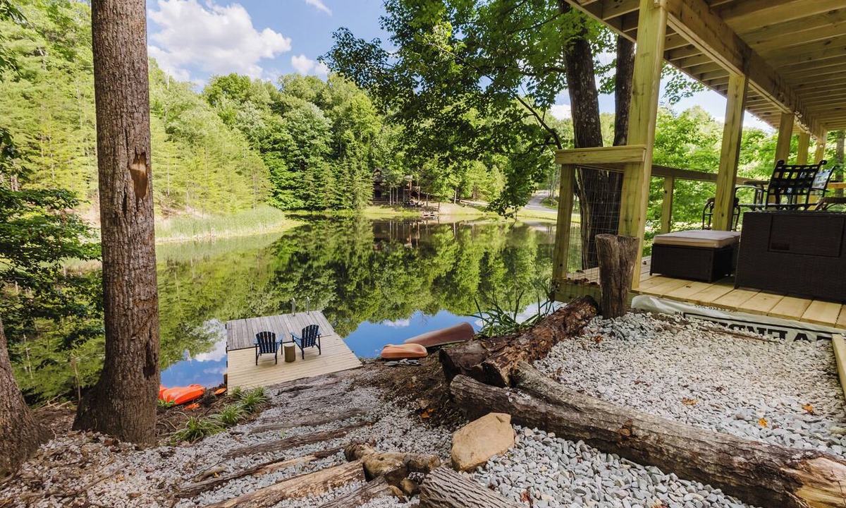 Primrose Cabin | Lakeside Cabin: Private Dock - Canoe & Kayaks - HotTub -PetFriendly -Arcade Game