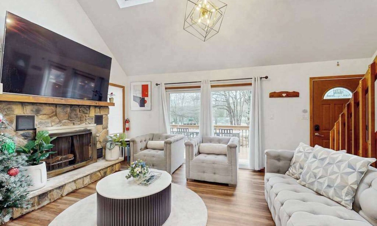 Briar Crest Woods House | Lakeside Chalet with Hot Tub, Fire Pit & Game Room