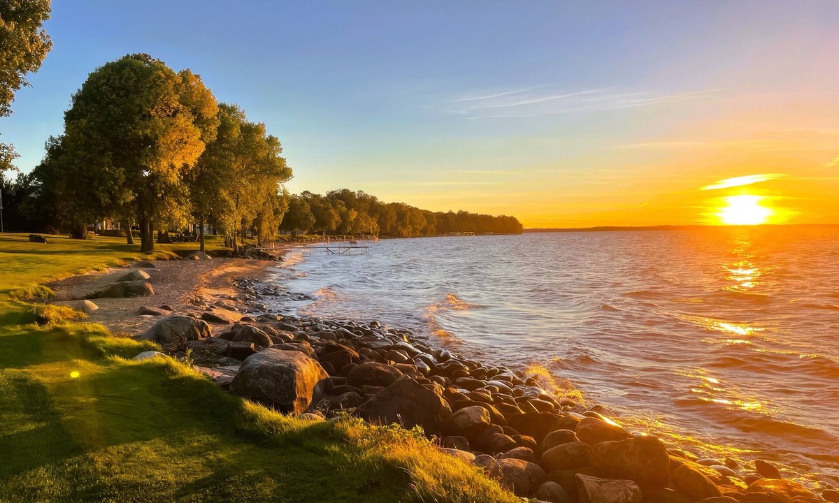 Onamia House | Lakeside Retreat at Izatys Resort #230 – The Perfect Getaway for All Seasons!