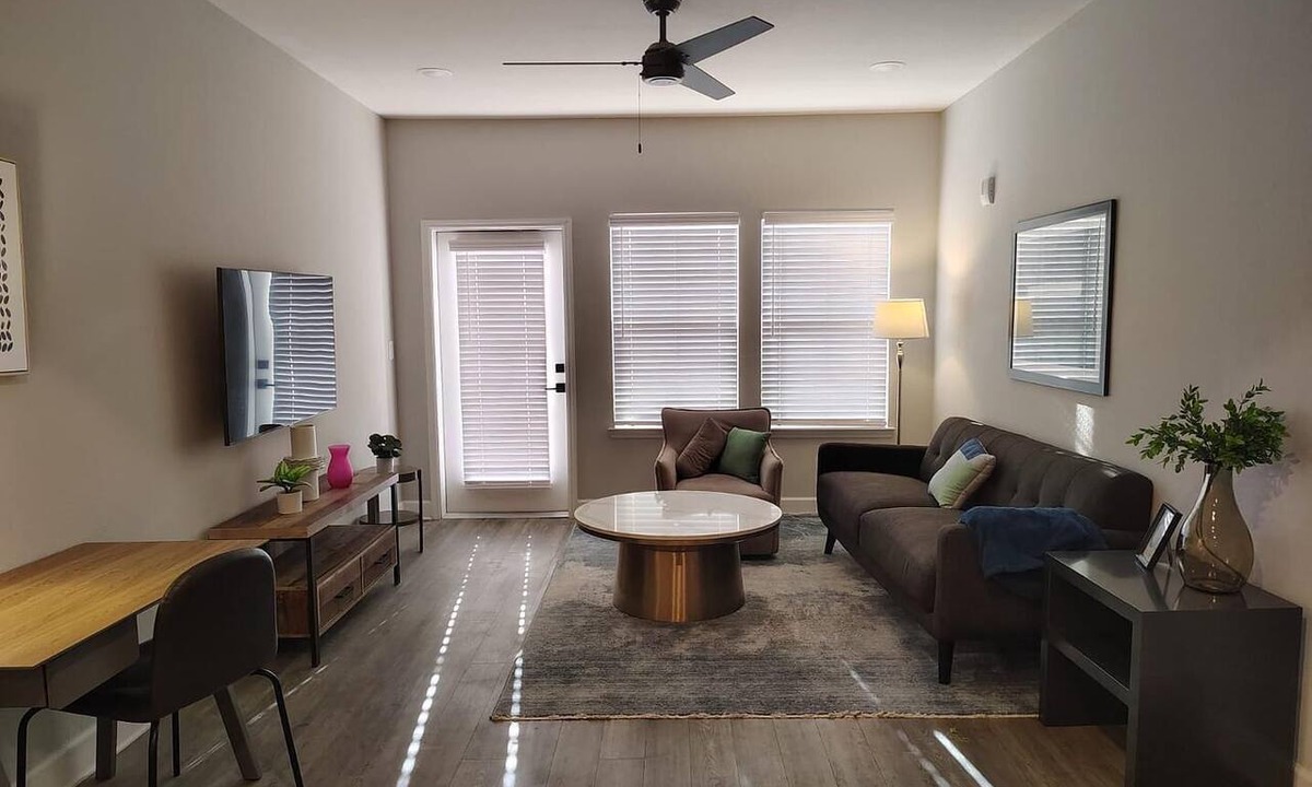 Newberry Apartment | Landing | Modern 2BD, Gym, Pool