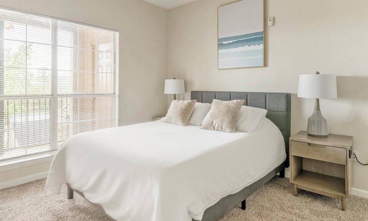 Southbelt/Ellington Apartment | Landing | Modern 2BD, Pool, Game Room
