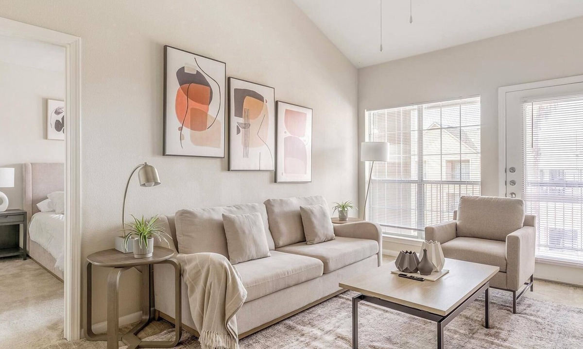 Southbelt/Ellington Apartment | Landing | Spectacular 2BD, Clubhouse, Pool