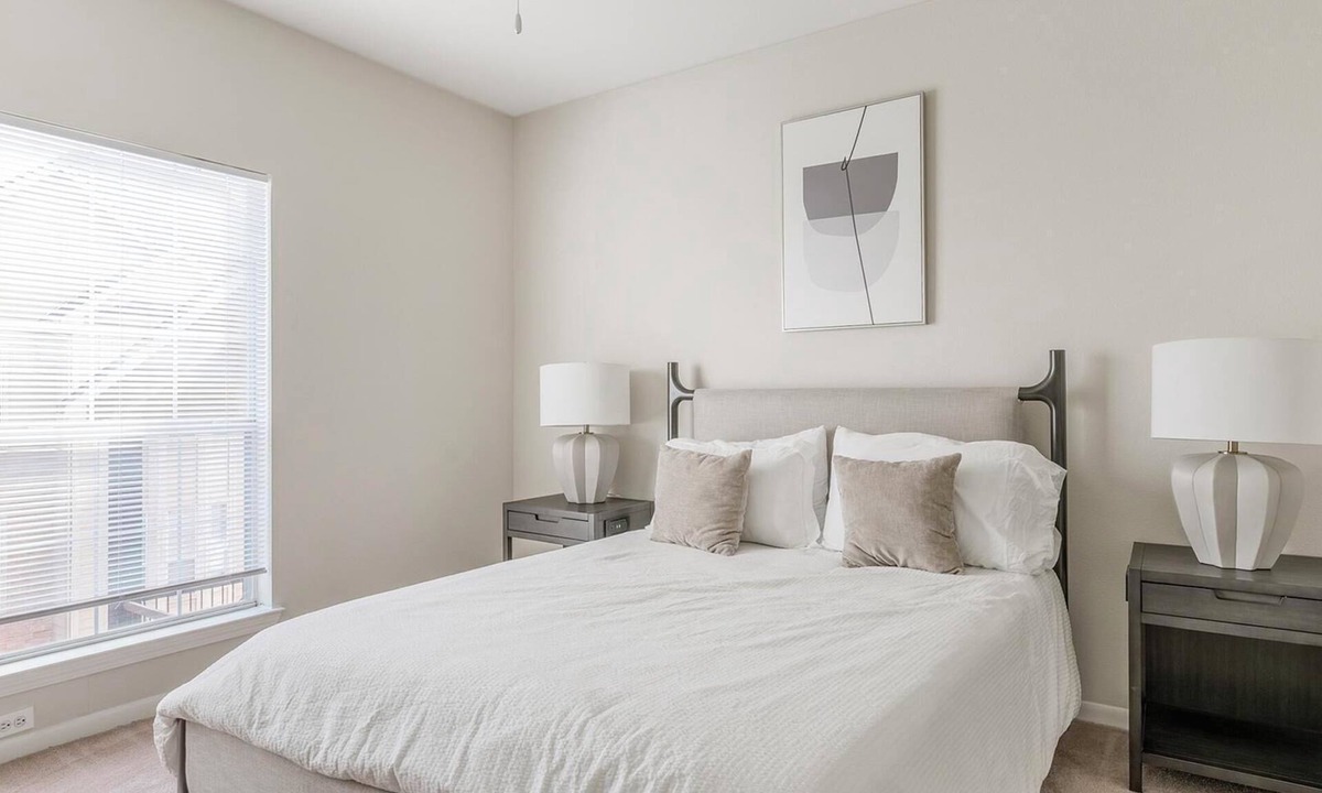 Southbelt/Ellington Apartment | Landing | Stunning 2BD, Pool, Clubhouse