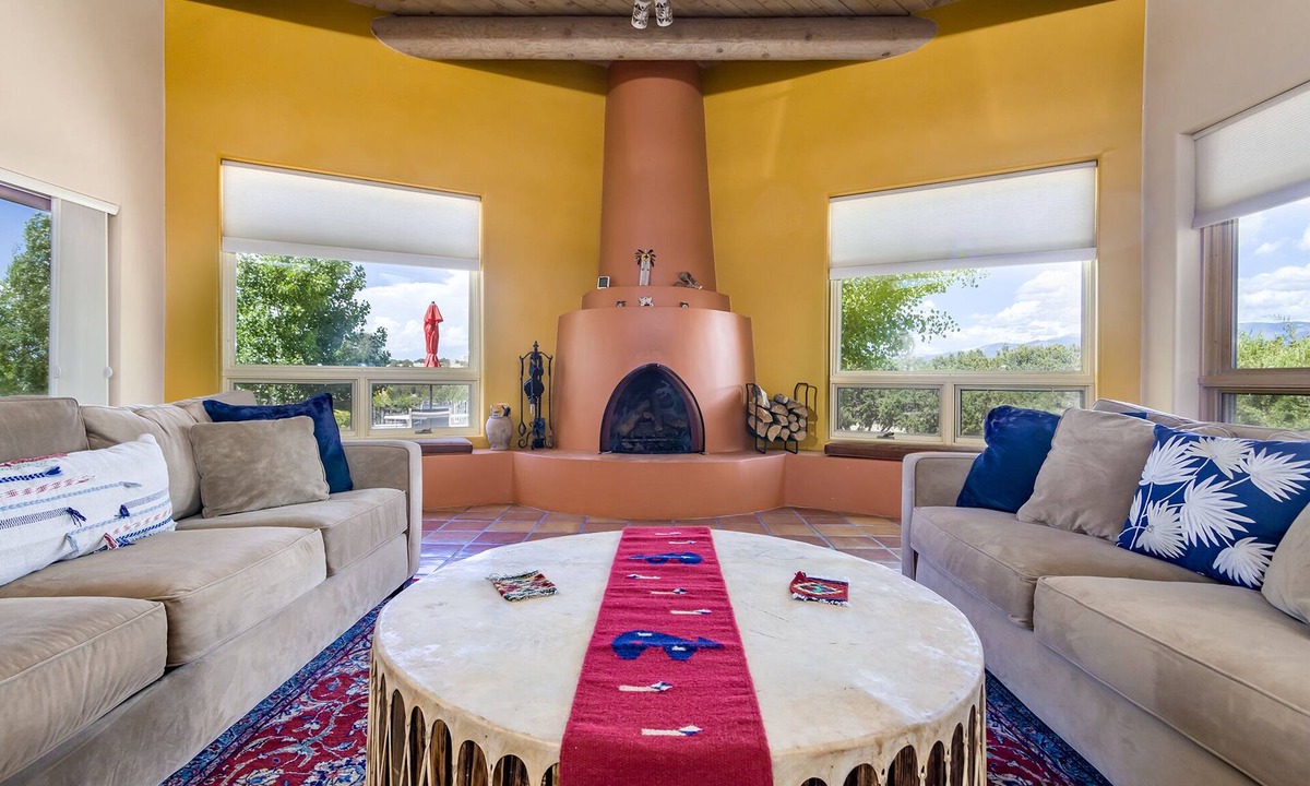 Tierra Preciosa House | Large, Colorful, Santa Fe-Style Home