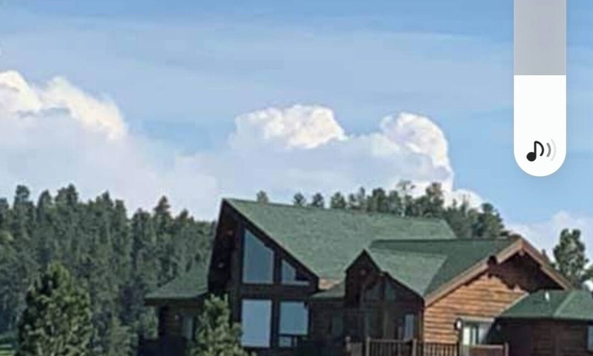Hulett House | Large garage for bikes. Beautiful log home. On golf course.