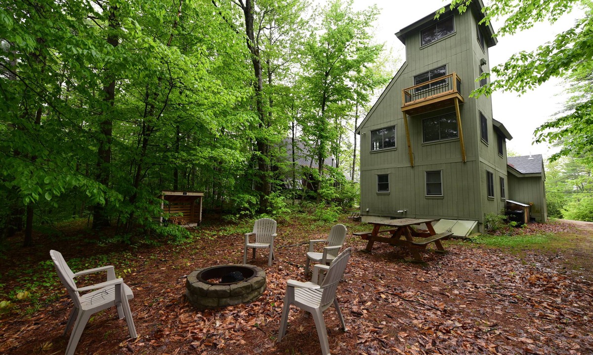 Conway House | Large House in Conway, NH, Close to Association Beach, Firepit, Dog Friendly