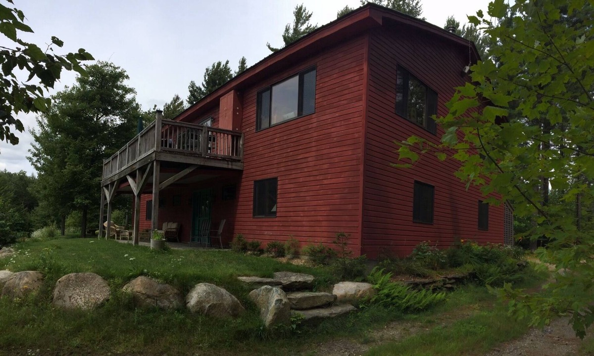 Williamsville House | Large modern house with huge open great room and four large bedrooms with baths