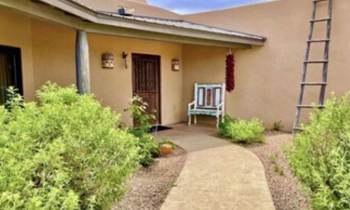 Lamy House | Large private, high end home with sweeping views on 13 acres.