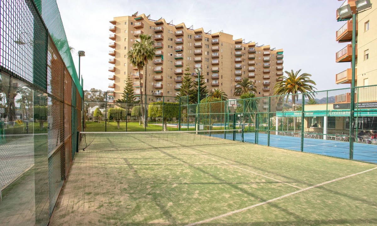 Velilla-Taramay Apartment | Las Gondolas