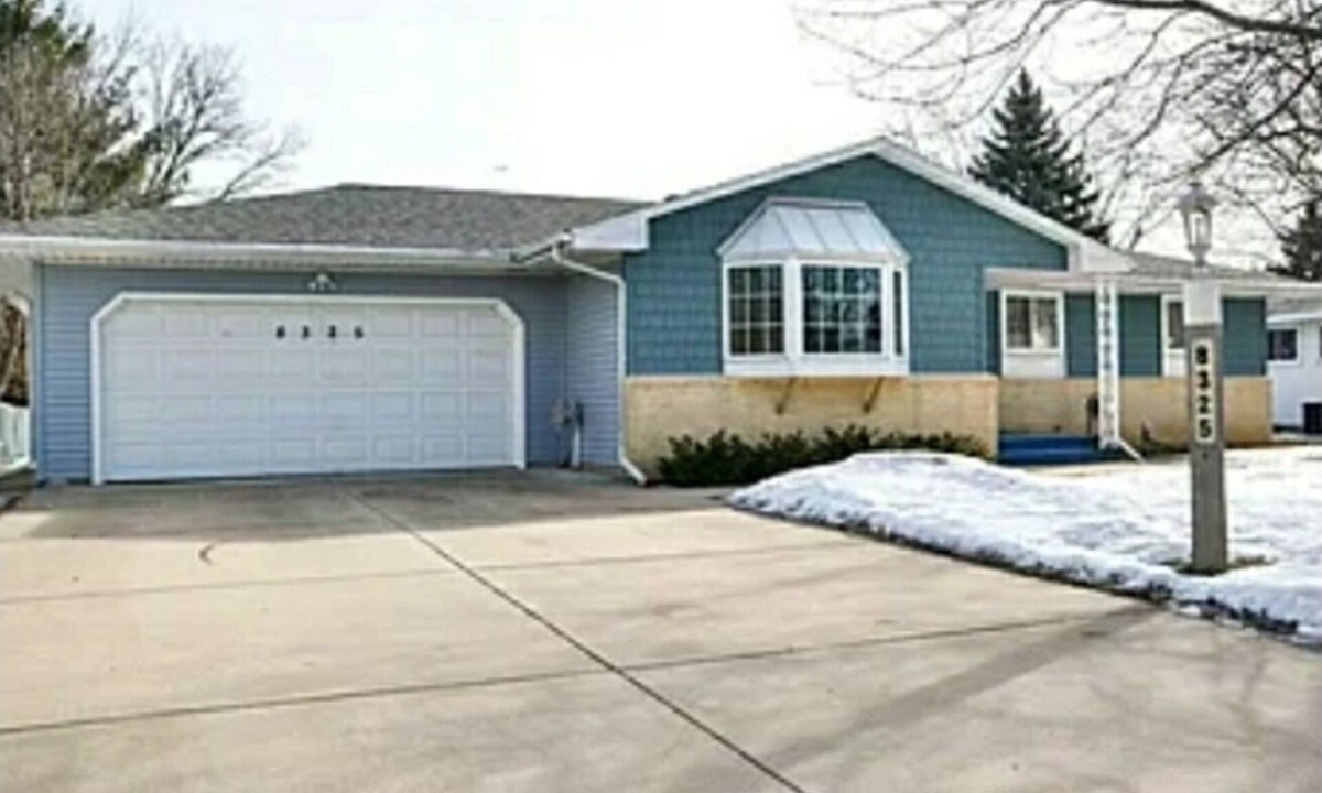 East Bloomington House | Less than a mile to MOA, Walmart